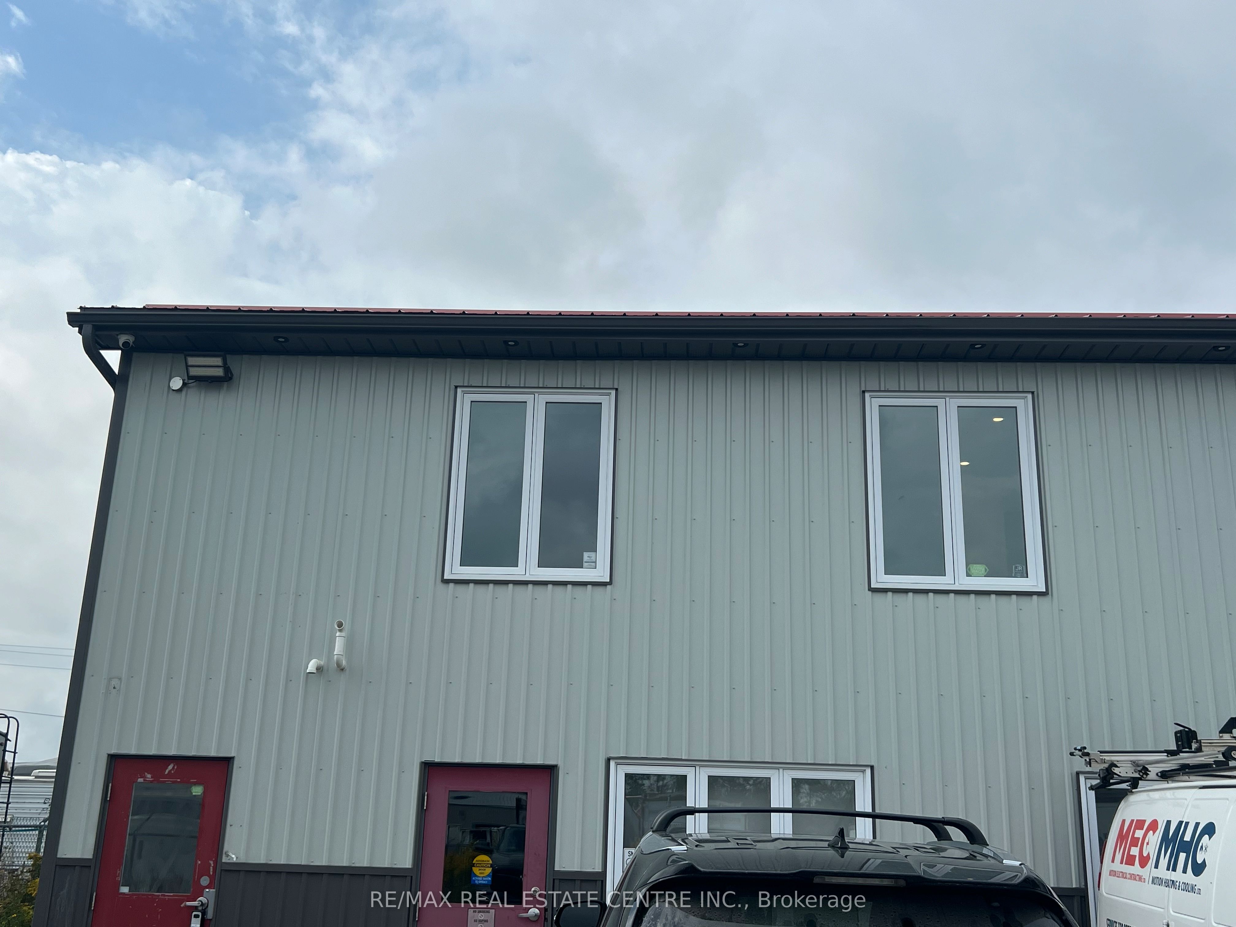 #bc - 770 Glengarry Crescent Property Photo 2