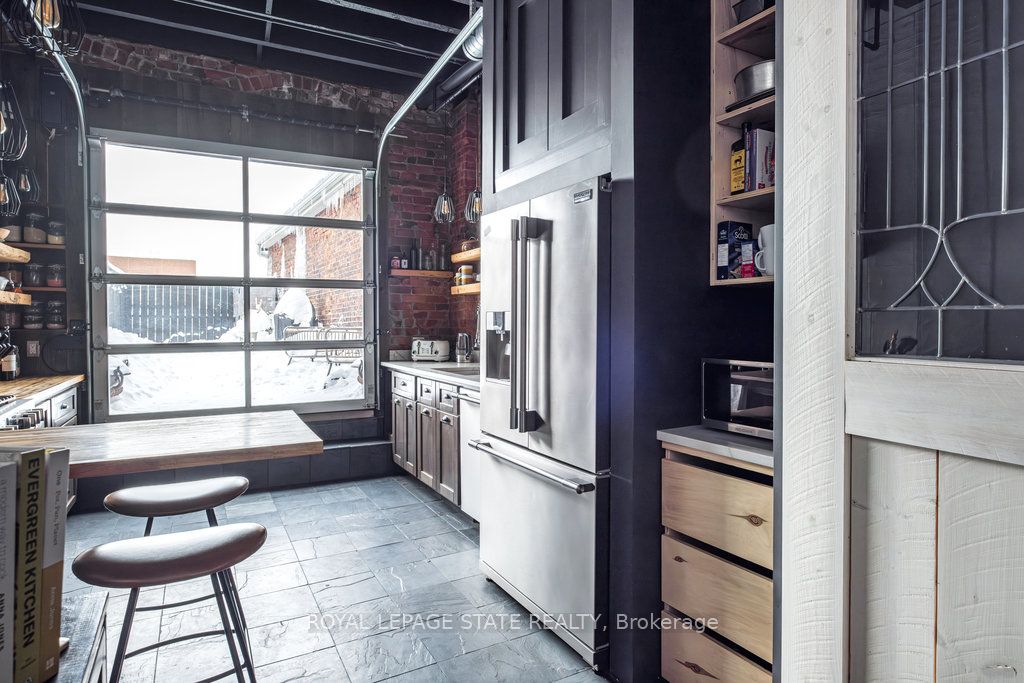 203 King St E Property Photo 19