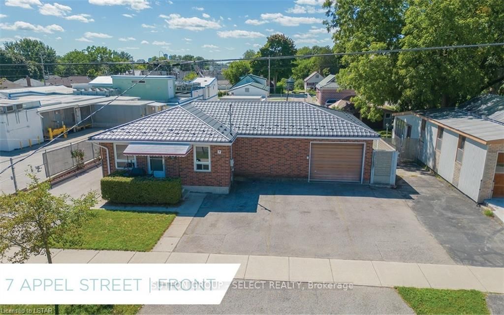 1024 Oxford Street Property Photo 3