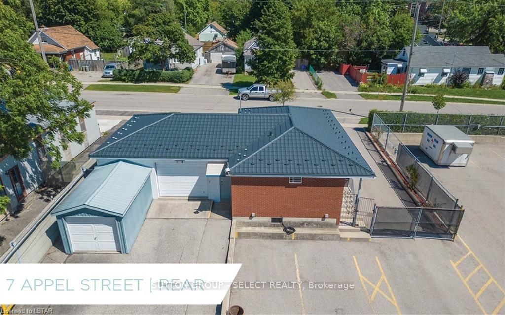 1024 Oxford Street Property Photo 4