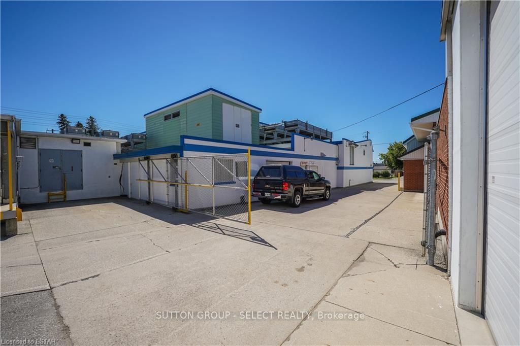 1024 Oxford Street Property Photo 6
