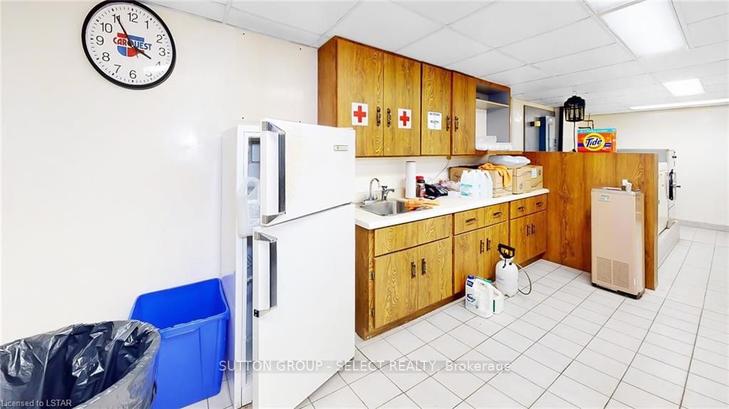 1024 Oxford Street Property Photo 8