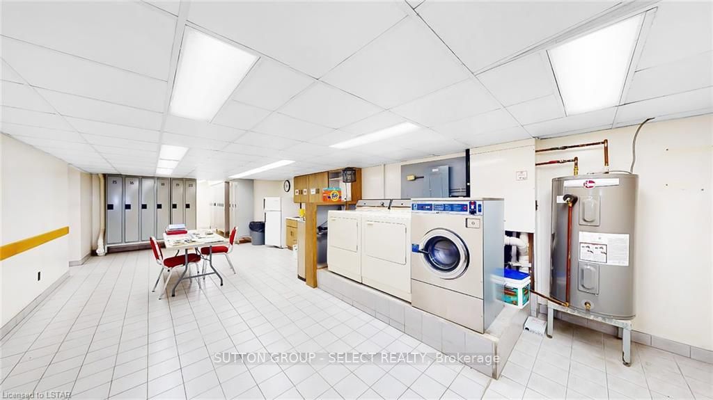 1024 Oxford Street Property Photo 12