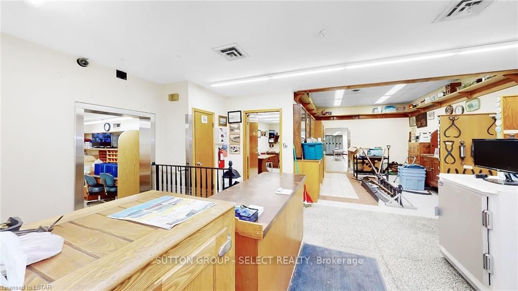 1024 Oxford Street Property Photo 13