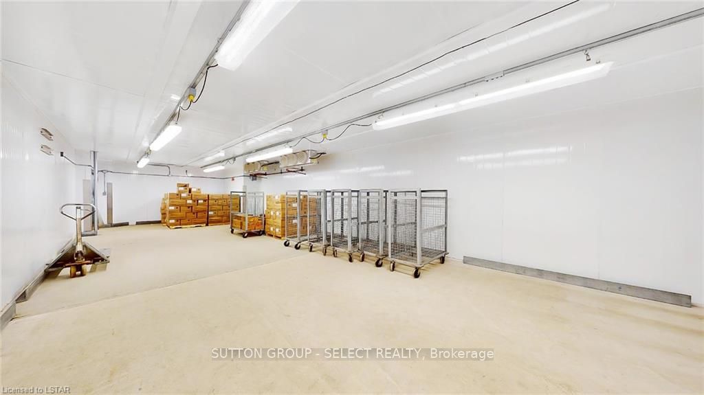 1024 Oxford Street Property Photo 18