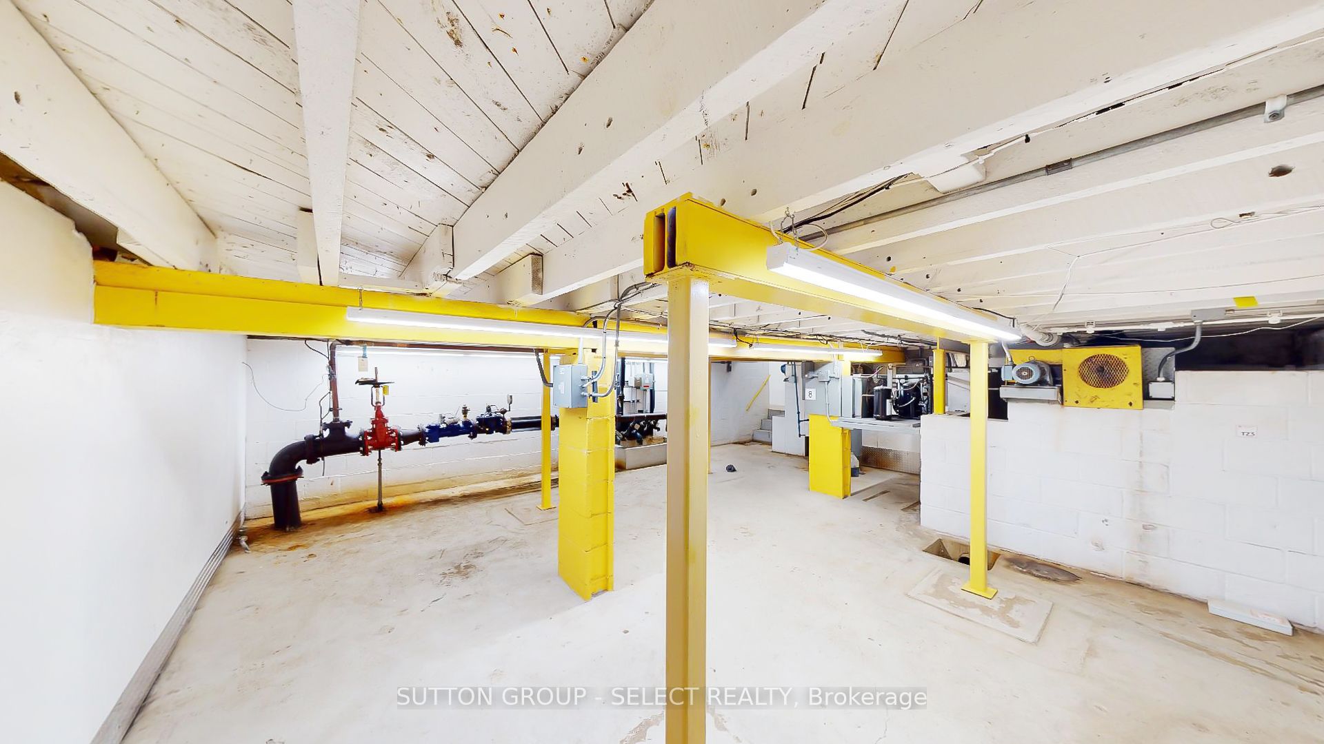 1024 Oxford Street Property Photo 37