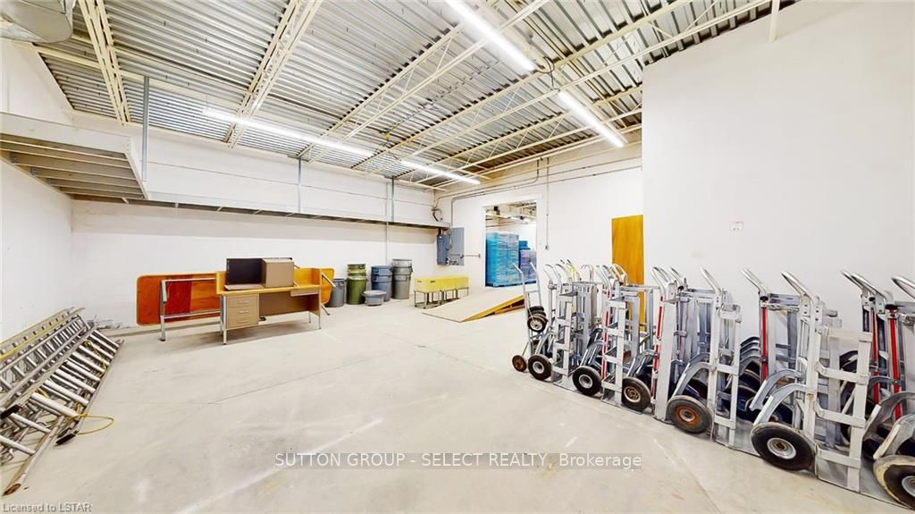 1024 Oxford Street Property Photo 8