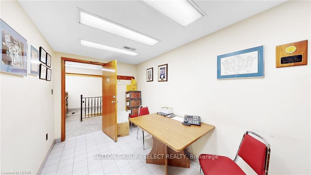 1024 Oxford Street Property Photo 10