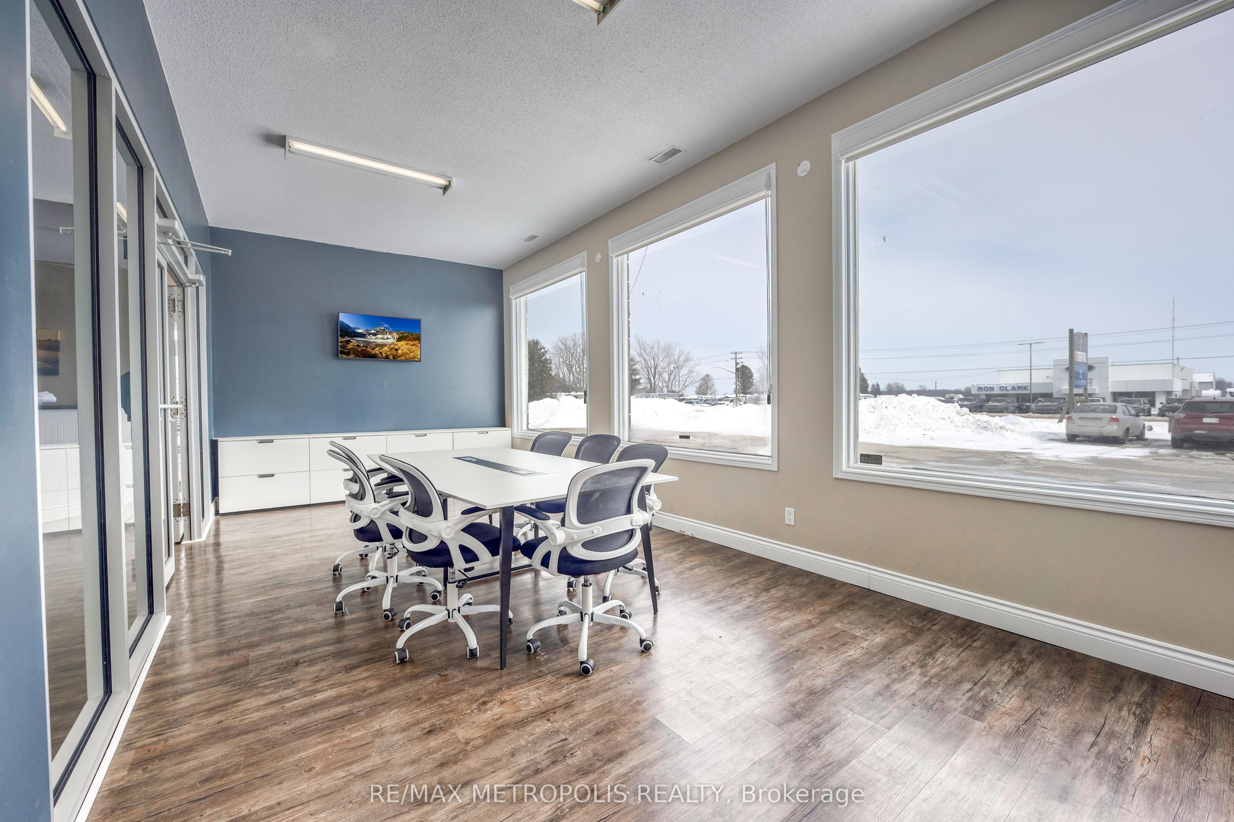 400 Broadway Street Property Photo 14