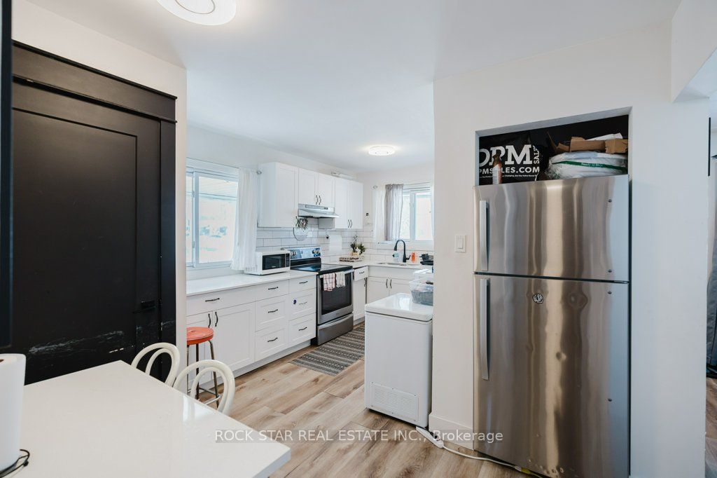 859 Upper Ottawa St Property Photo 9