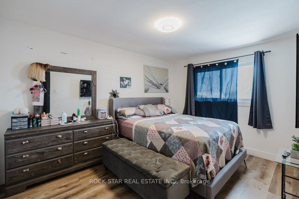 859 Upper Ottawa St Property Photo 10