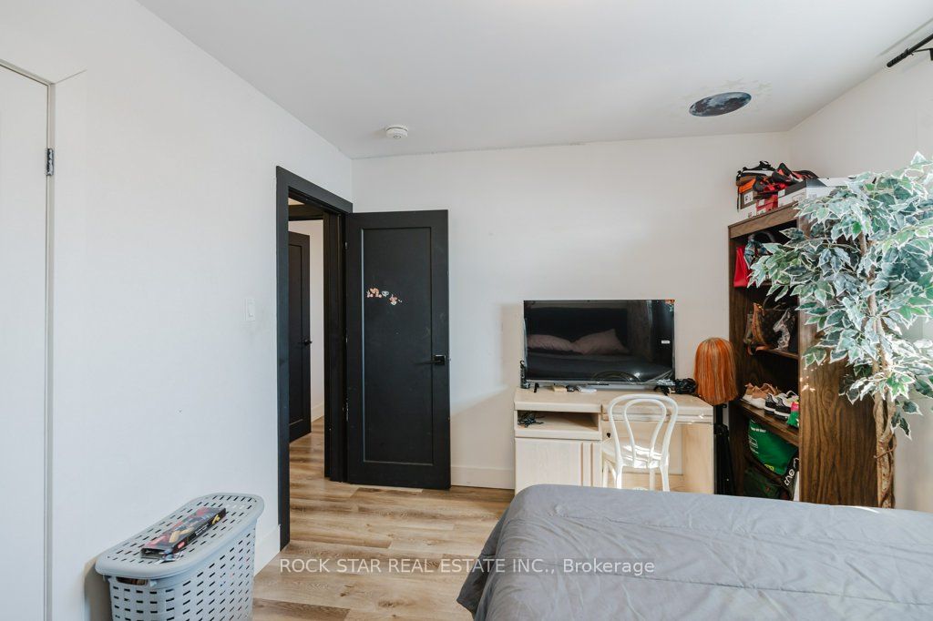 859 Upper Ottawa St Property Photo 15