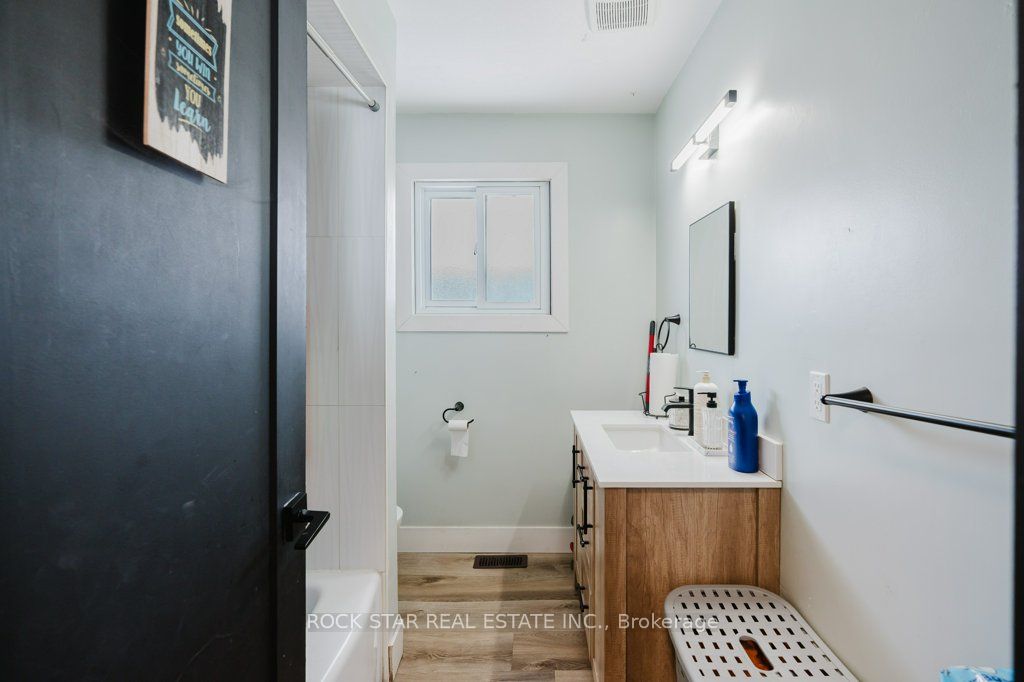 859 Upper Ottawa St Property Photo 16