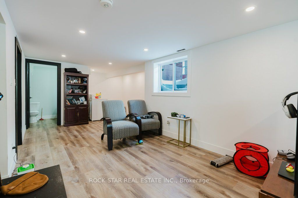 859 Upper Ottawa St Property Photo 21