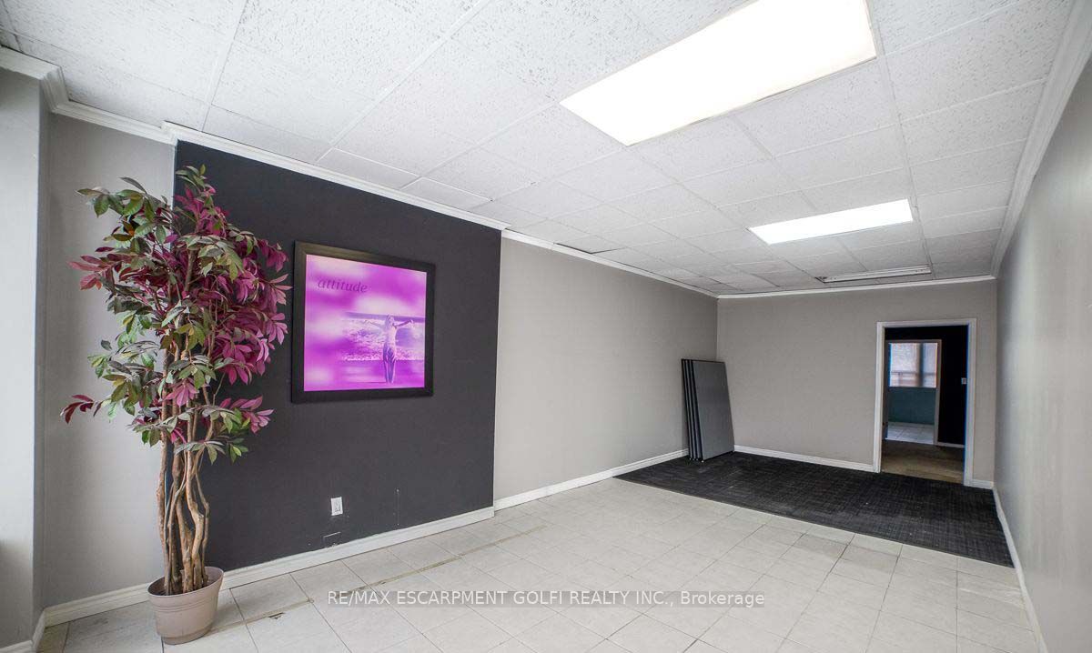 474 Barton Street Property Photo 3