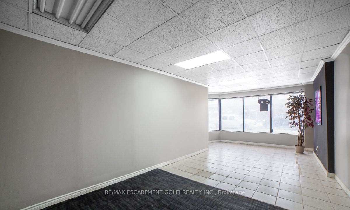 474 Barton Street Property Photo 4