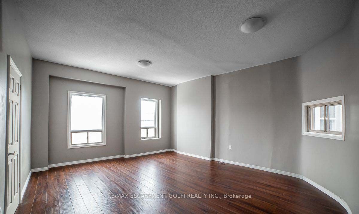 474 Barton Street Property Photo 17