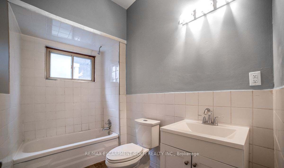 474 Barton Street Property Photo 23