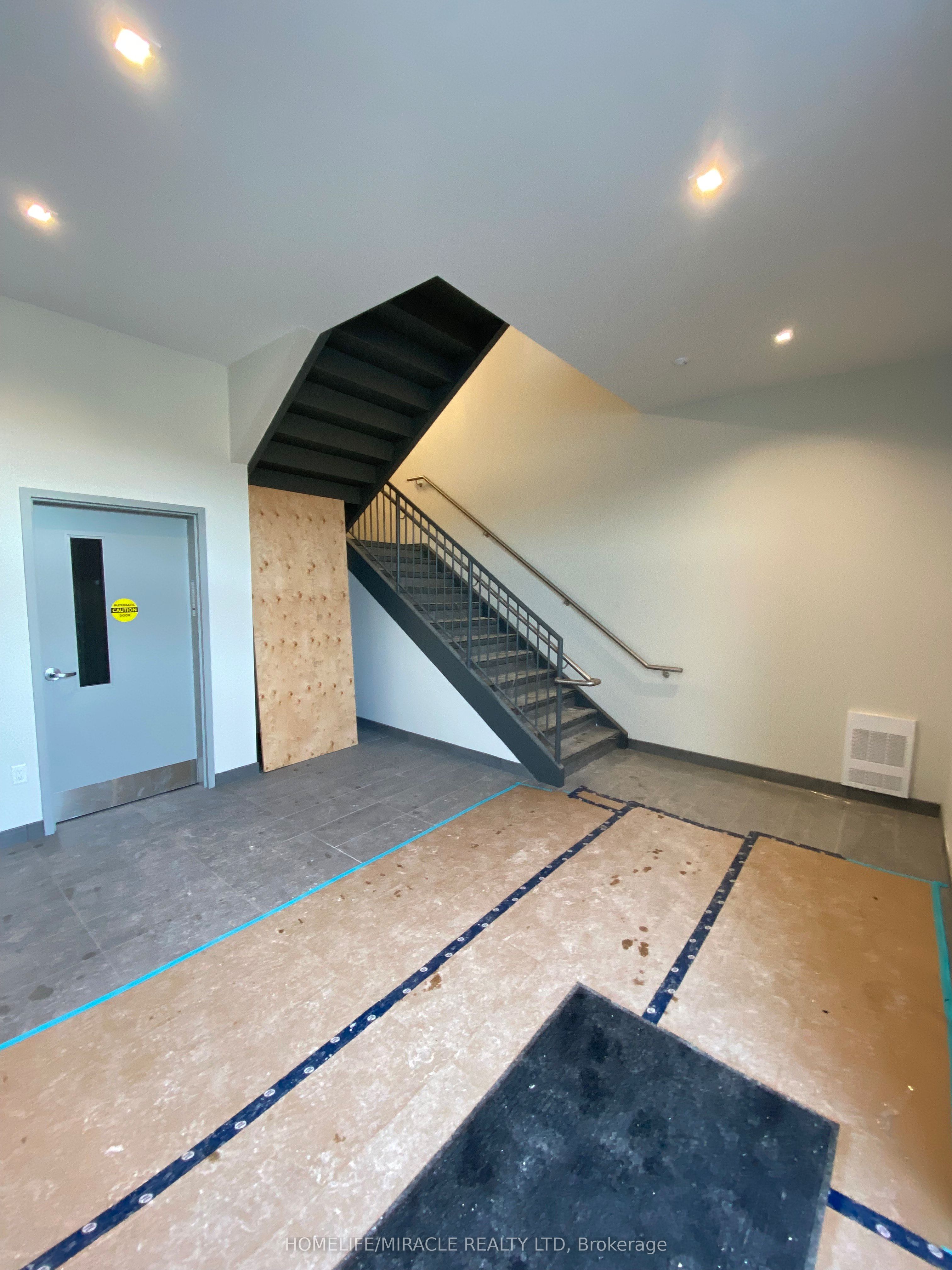 #18 - 561 York Road Property Photo 5