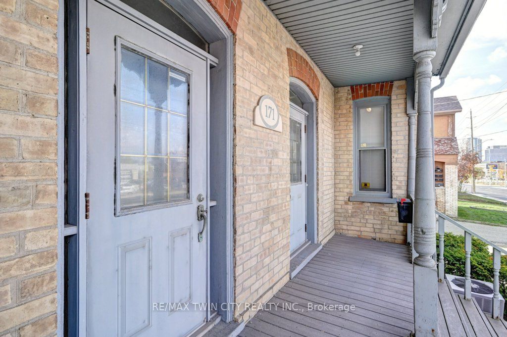 171 Victoria Street Property Photo 2