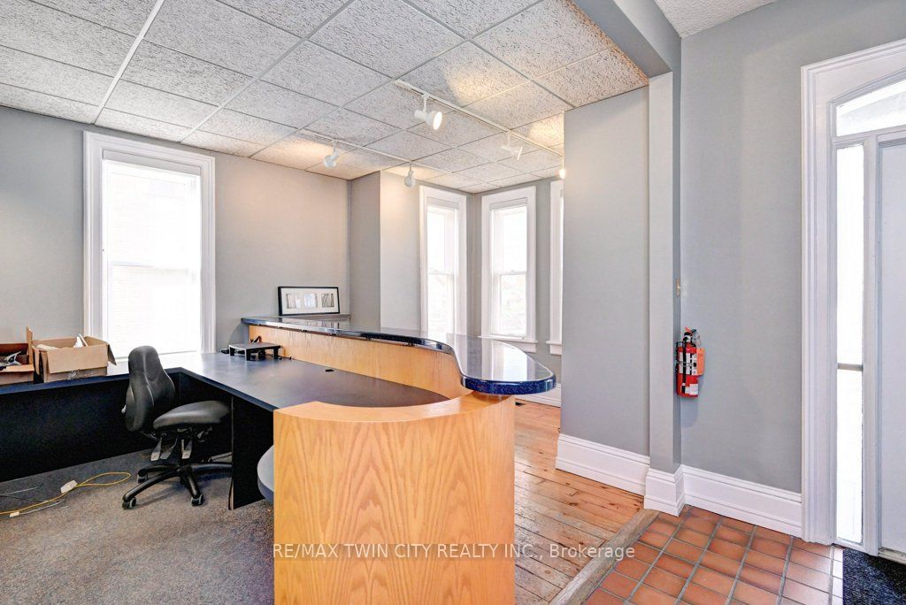171 Victoria Street Property Photo 4