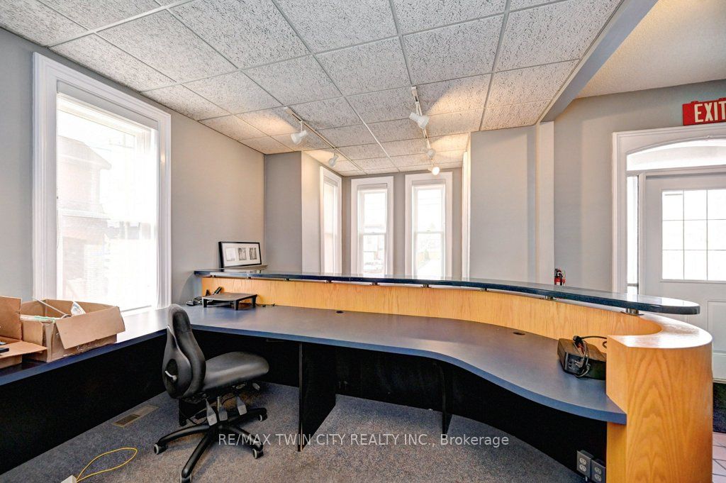 171 Victoria Street Property Photo 7