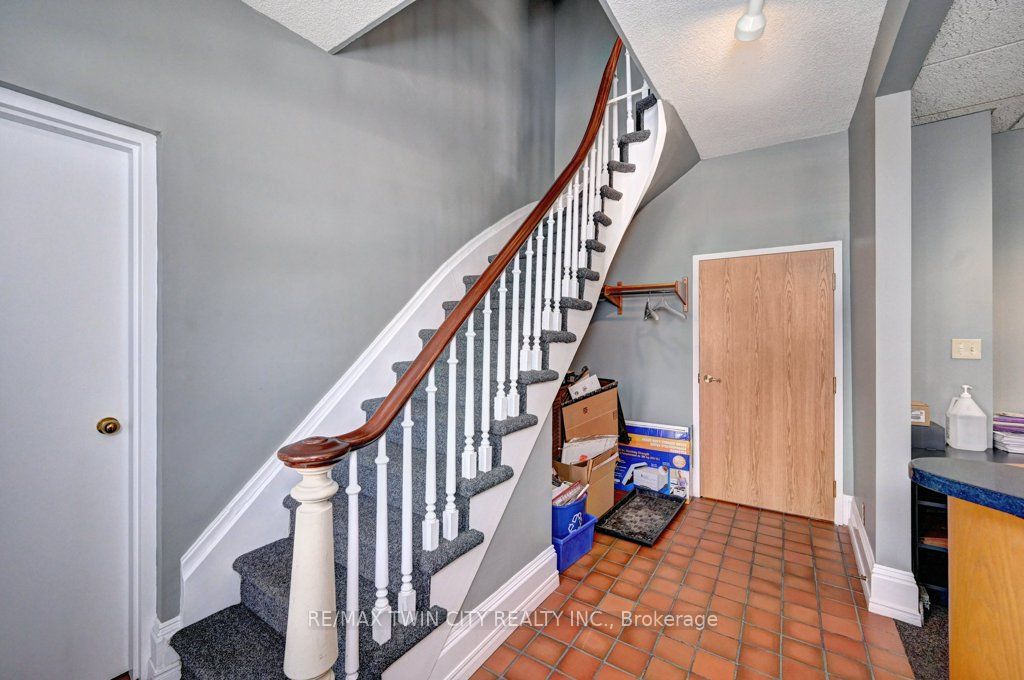 171 Victoria Street Property Photo 8