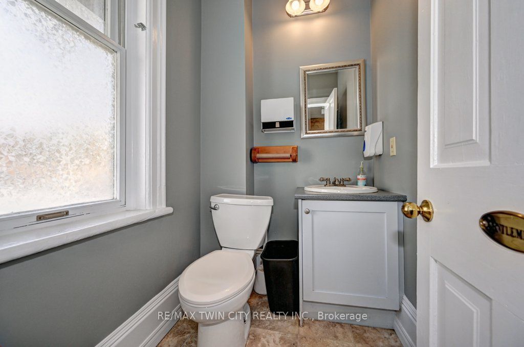 171 Victoria Street Property Photo 9