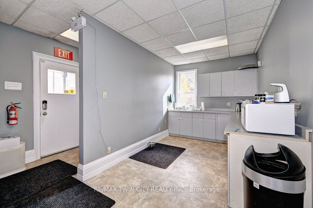 171 Victoria Street Property Photo 10