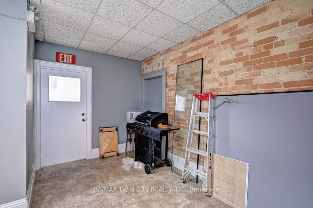 171 Victoria Street Property Photo 15