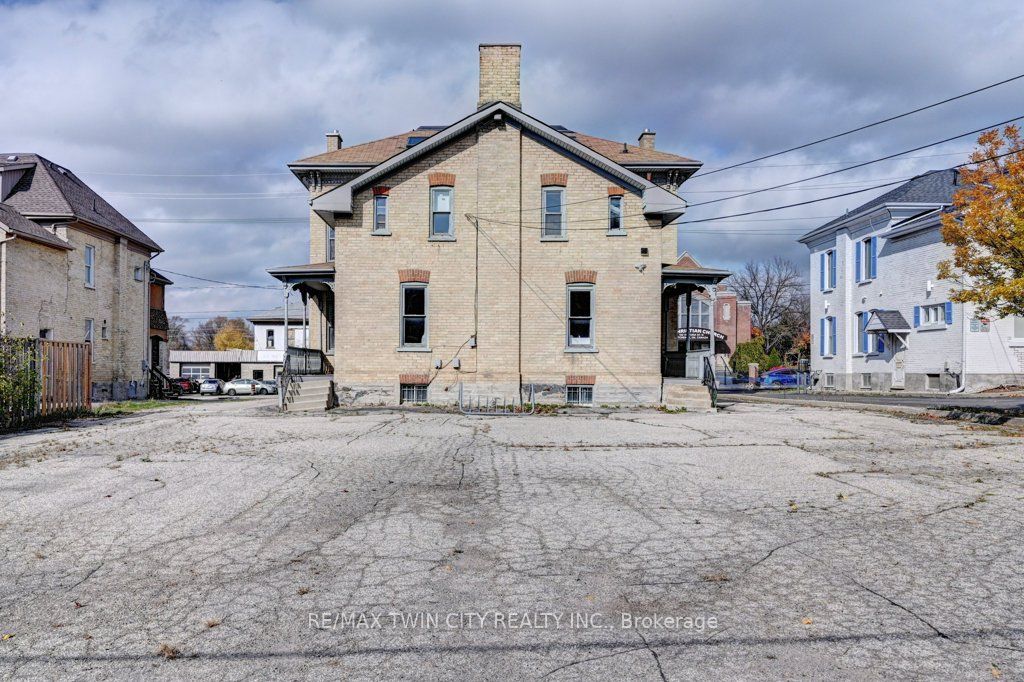 171 Victoria Street Property Photo 28
