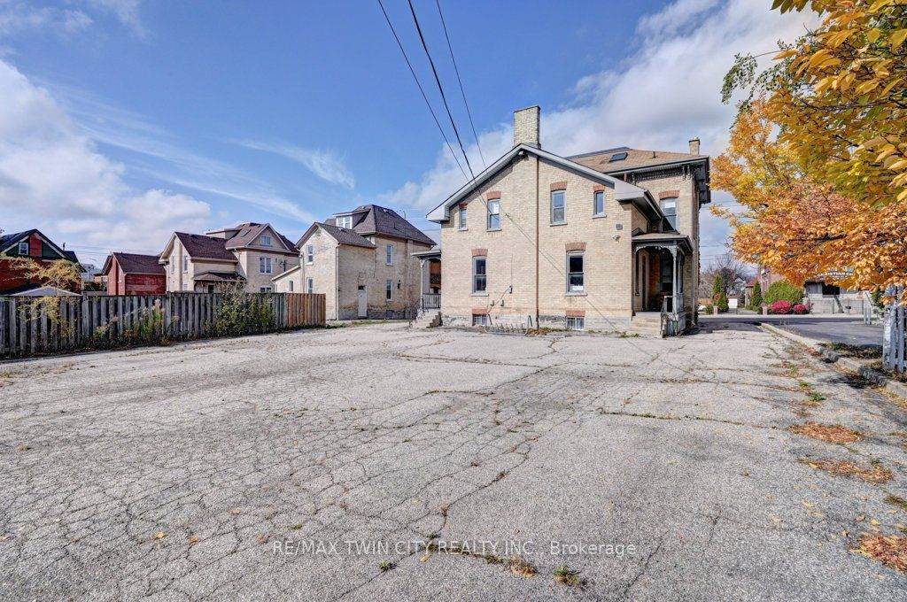 171 Victoria Street Property Photo 29