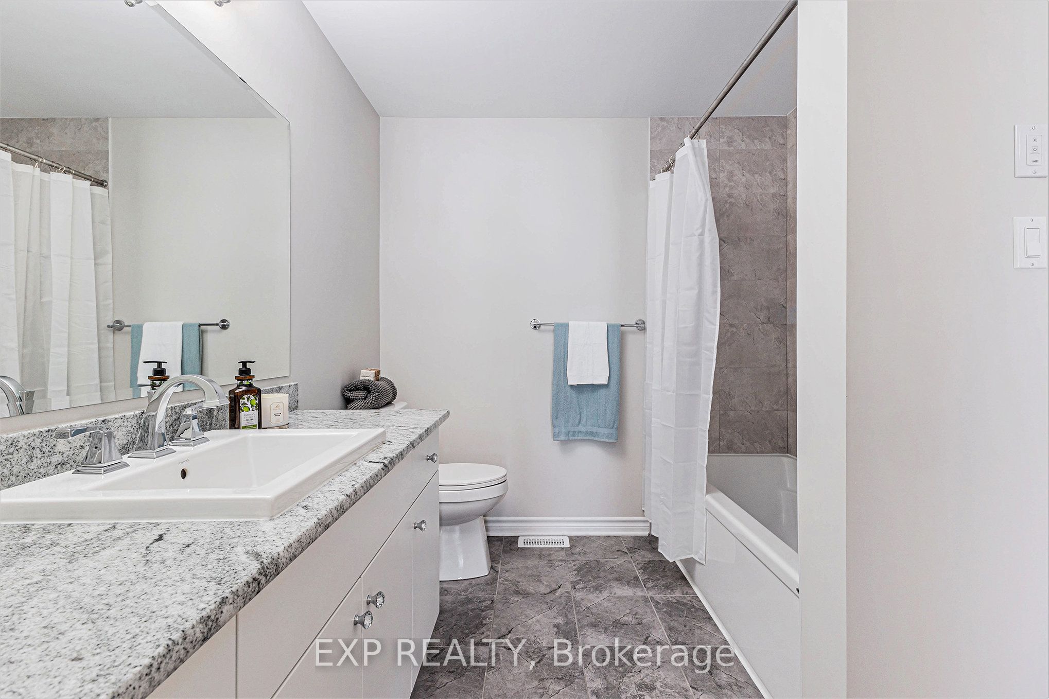 516 Labrador Crescent Property Photo 16