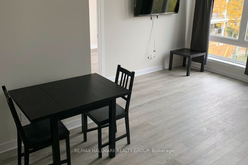 296 Somerset Street Property Photo 8