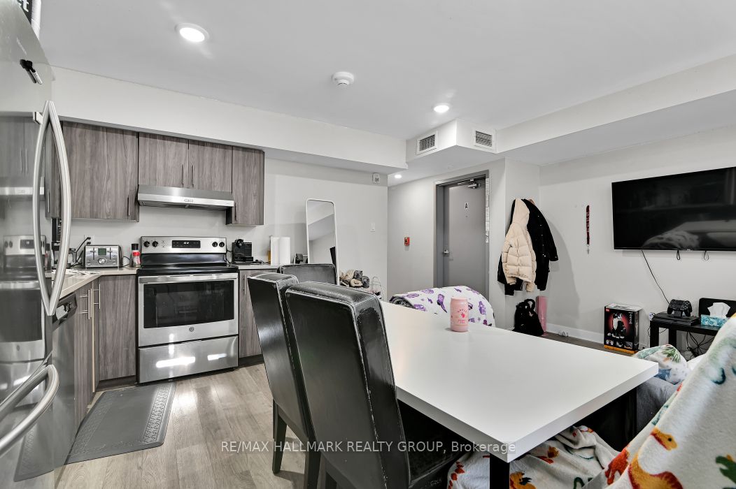 296 Somerset Street Property Photo 15