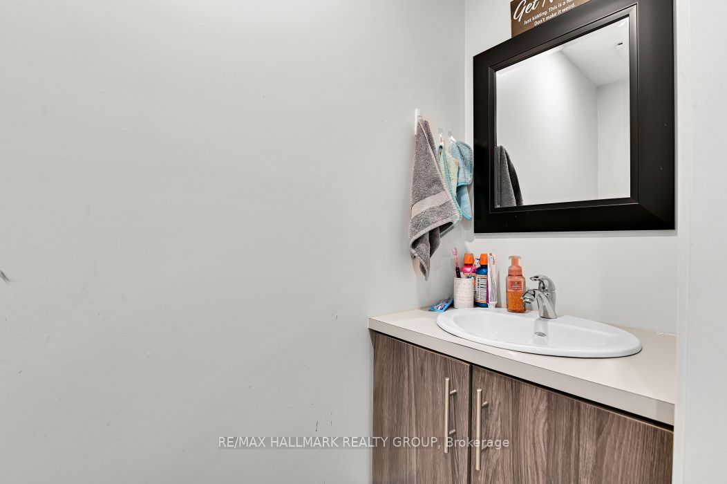 296 Somerset Street Property Photo 16