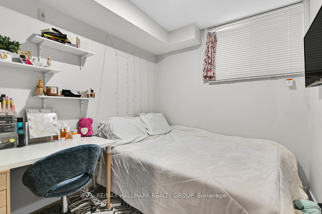 296 Somerset Street Property Photo 18