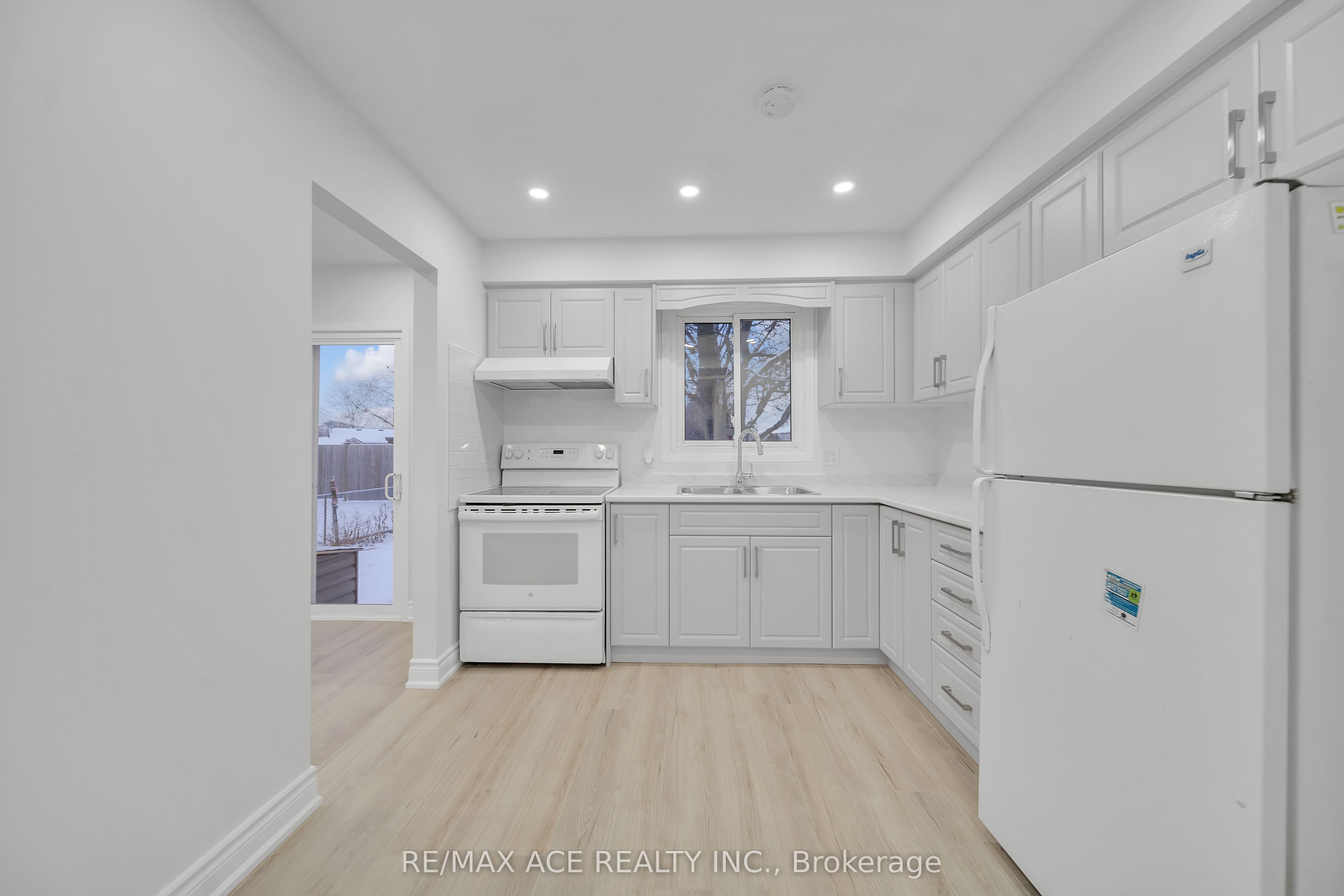 8159 Lynhurst Drive Property Photo 22