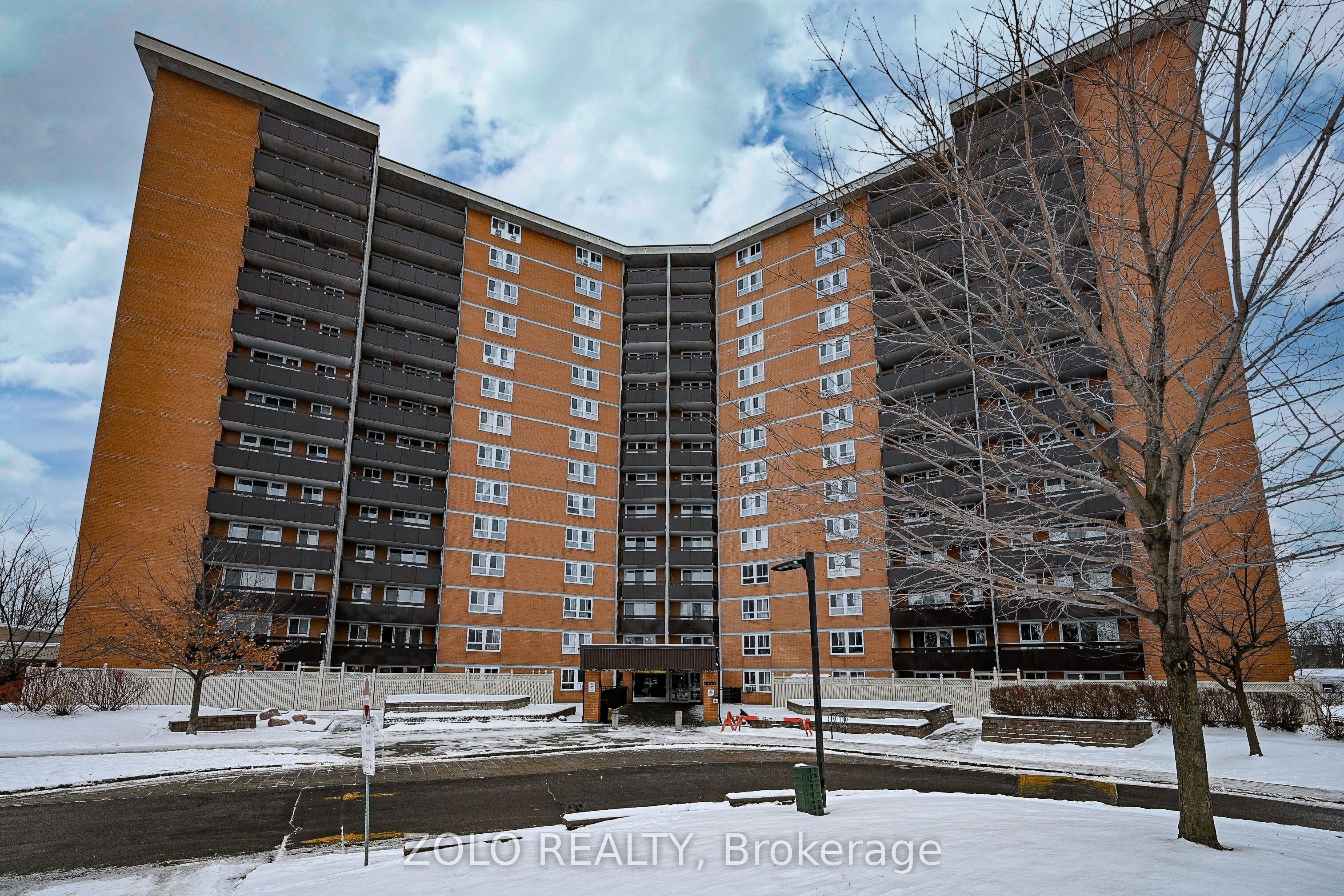 2000 Jasmine Cres Property Photo