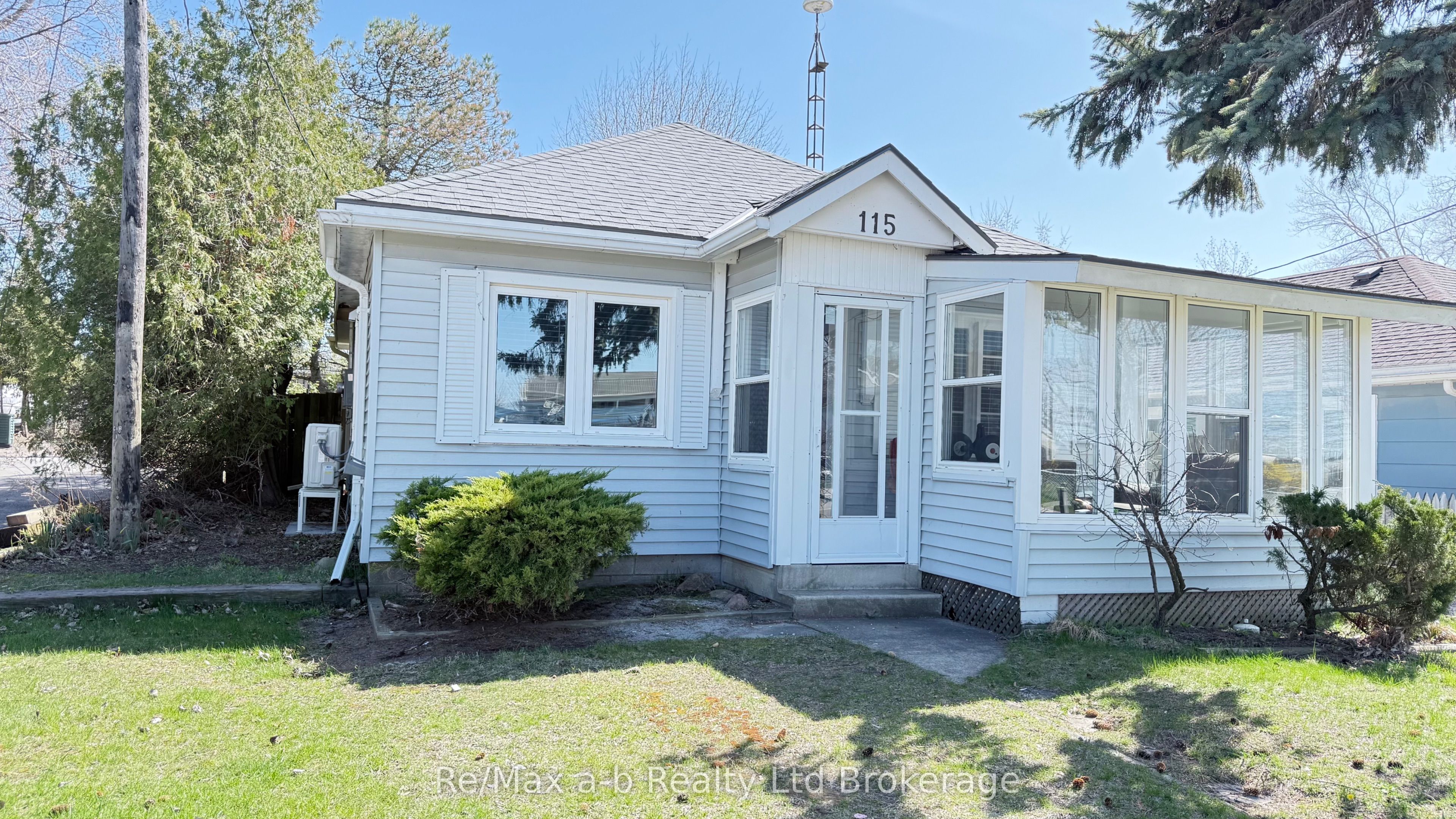 115 Erie Boulevard Property Photo 1