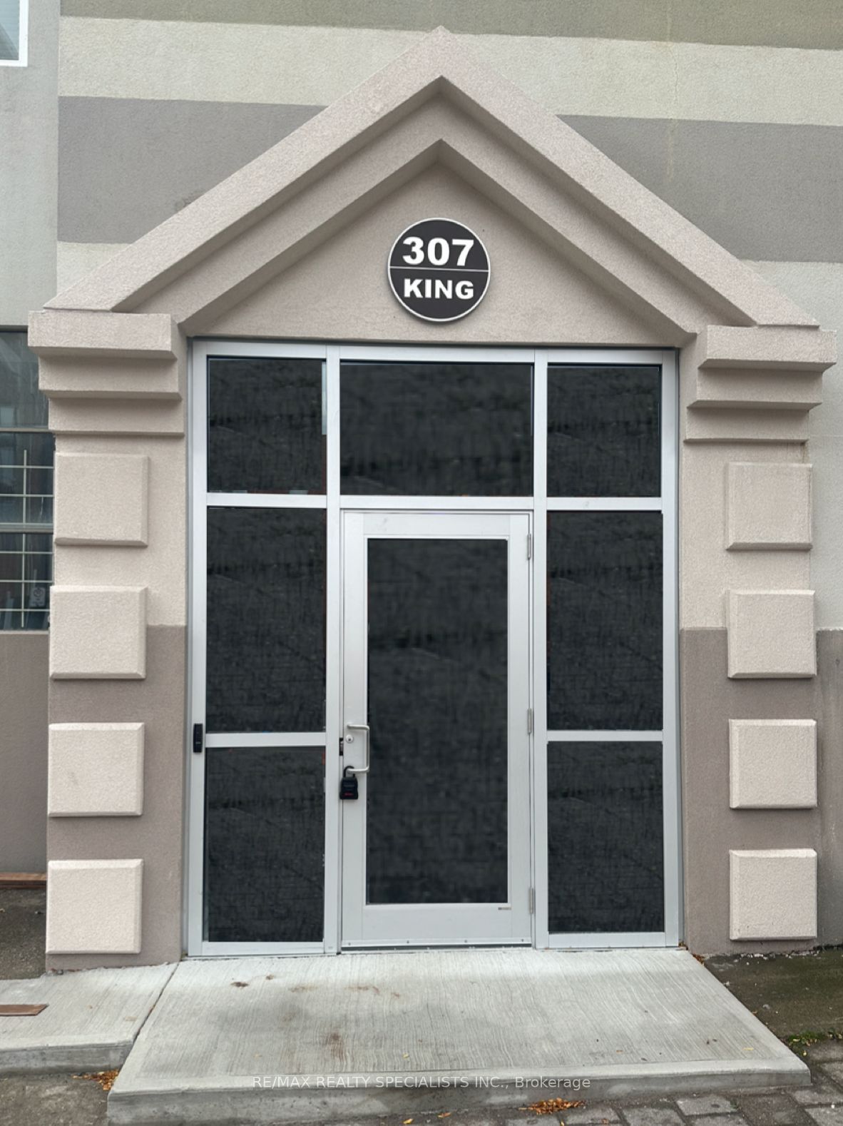 ##204 - 307 King Street Property Photo 1