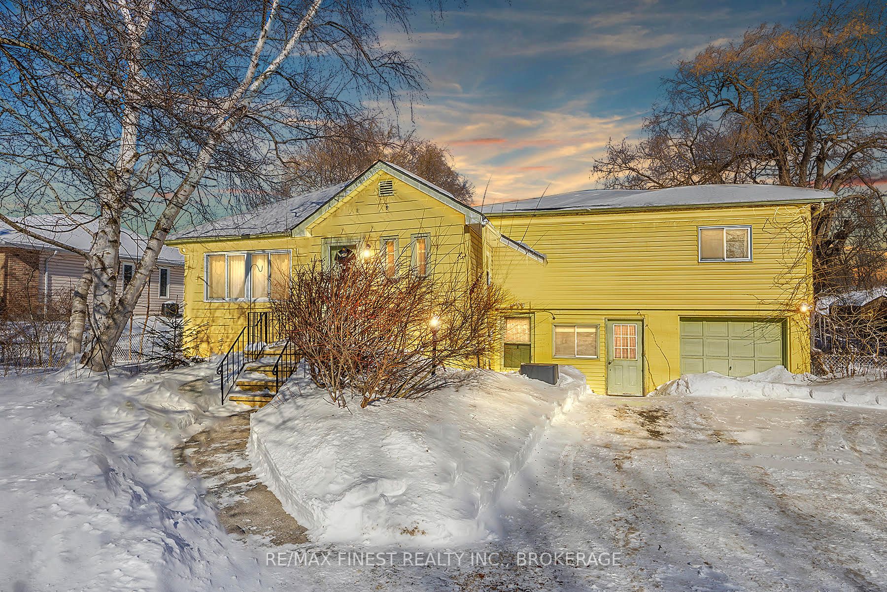 640 King St W Property Photo
