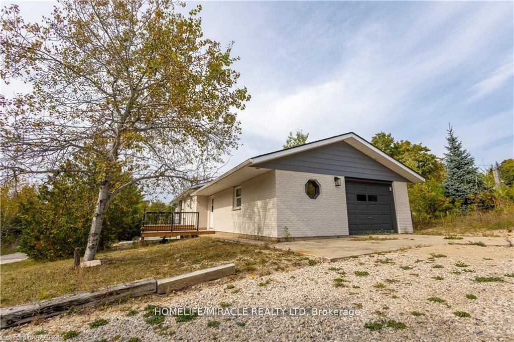 Tiverton Real Estate Listings Main Image