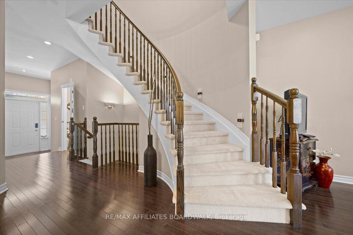 107 Watchhorn Grv Property Photo