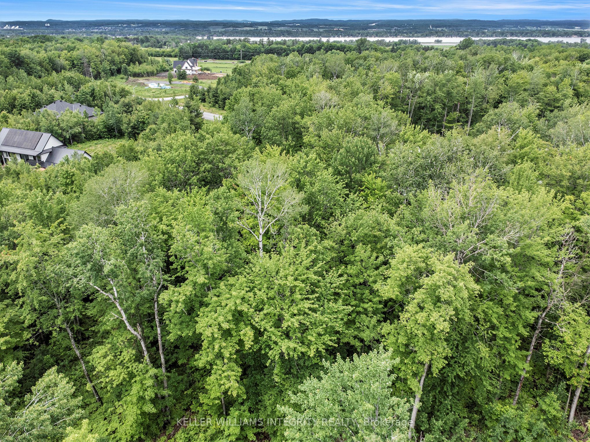 1590 Kinsella Drive Property Photo 4