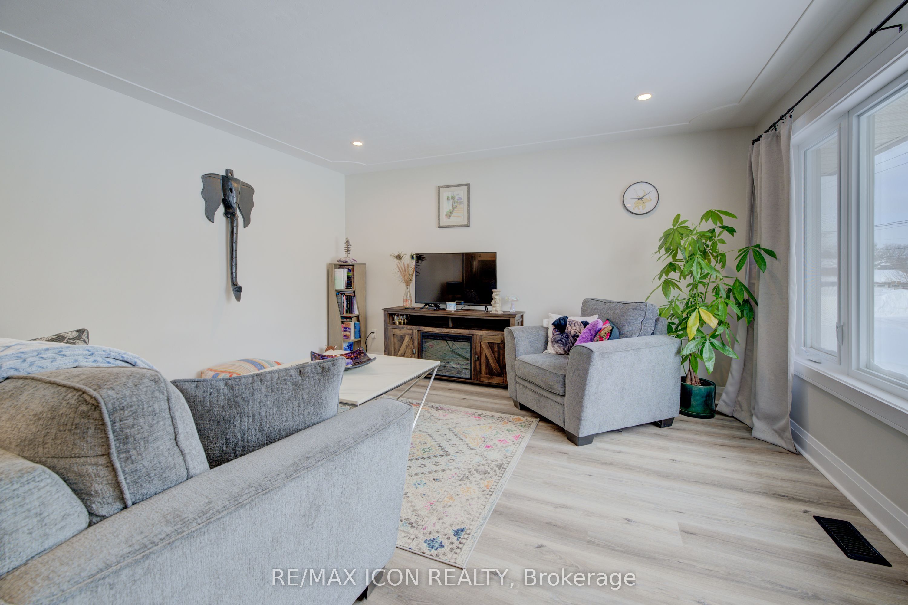630 Waterloo Street Property Photo 7