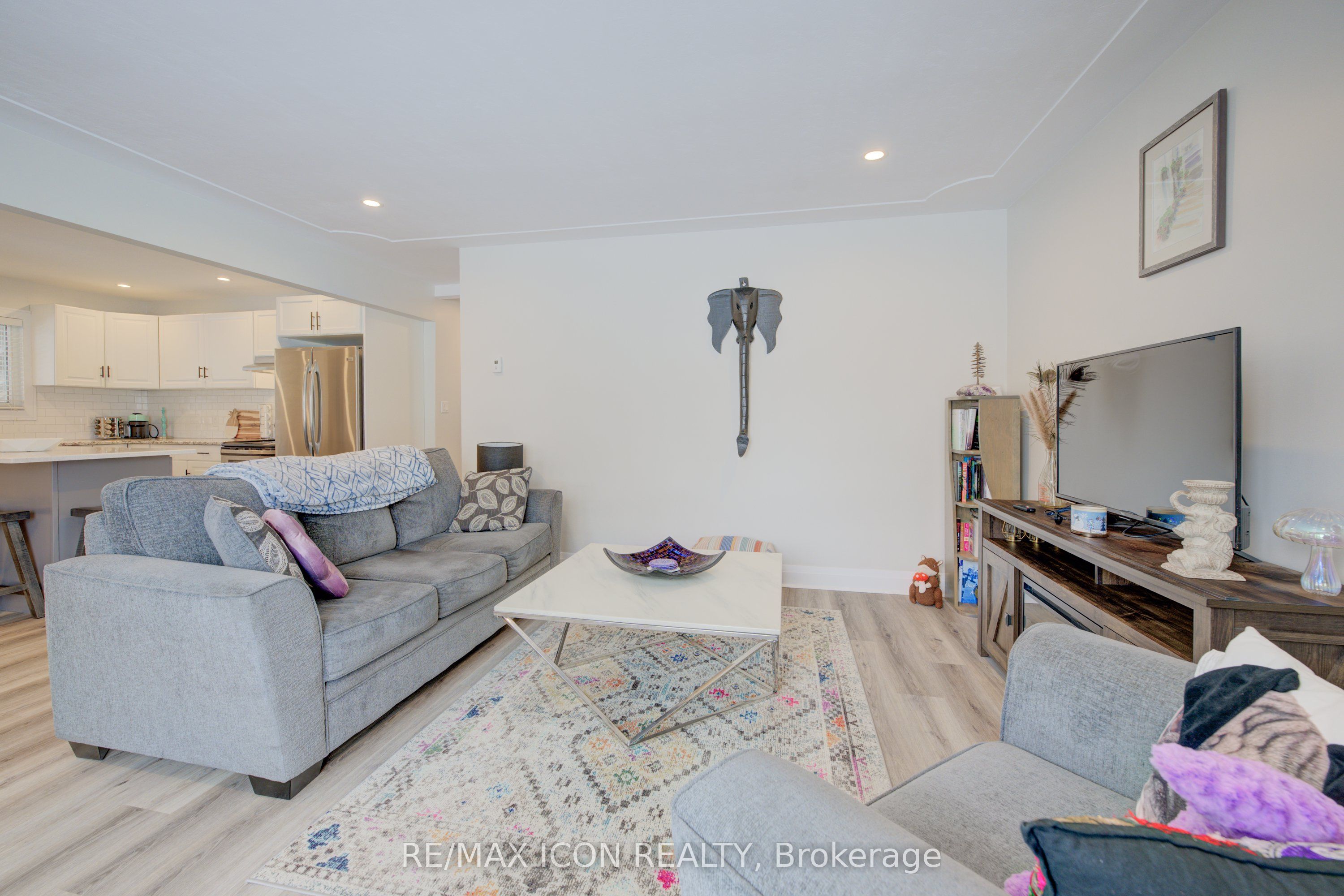630 Waterloo Street Property Photo 8