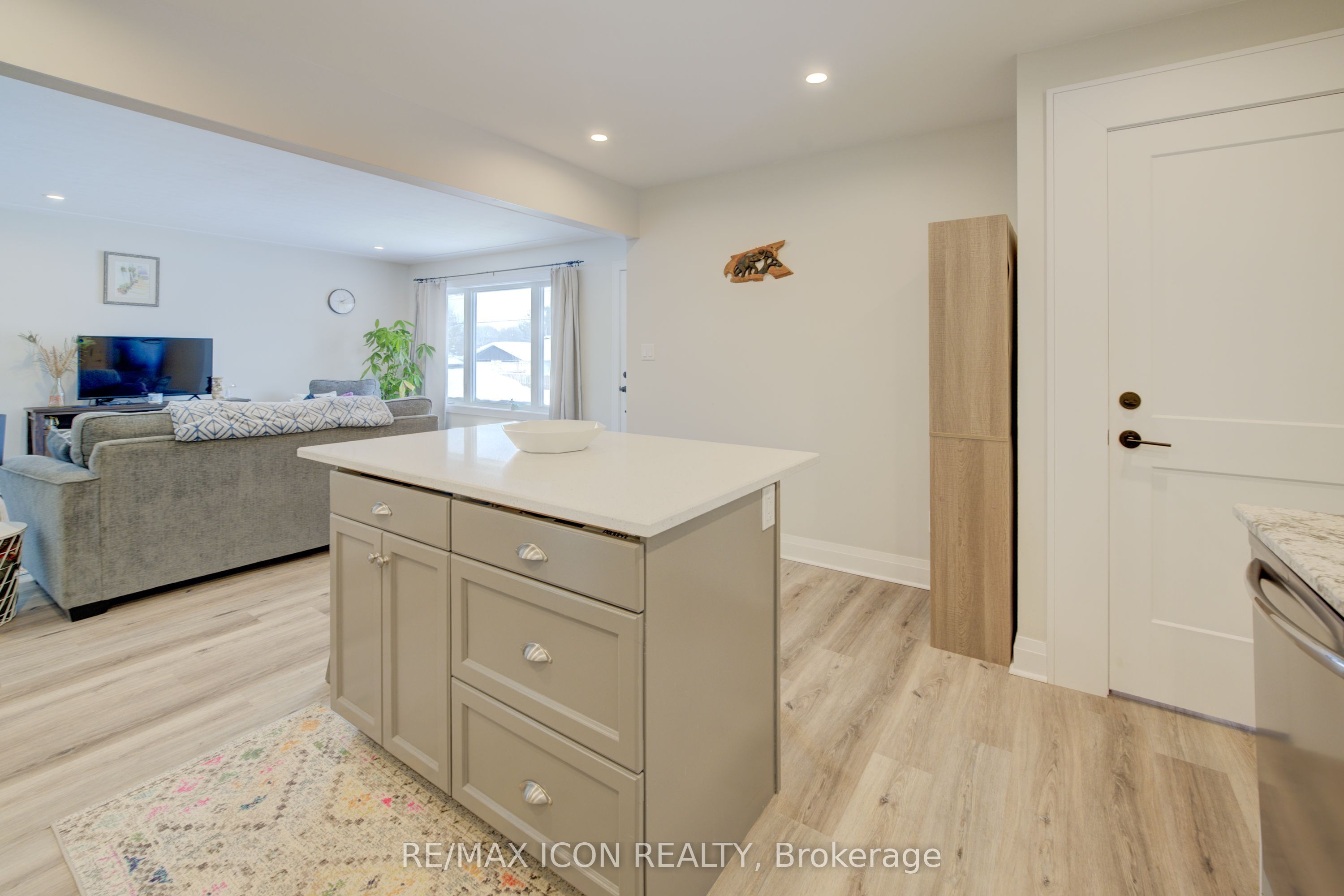 630 Waterloo Street Property Photo 13