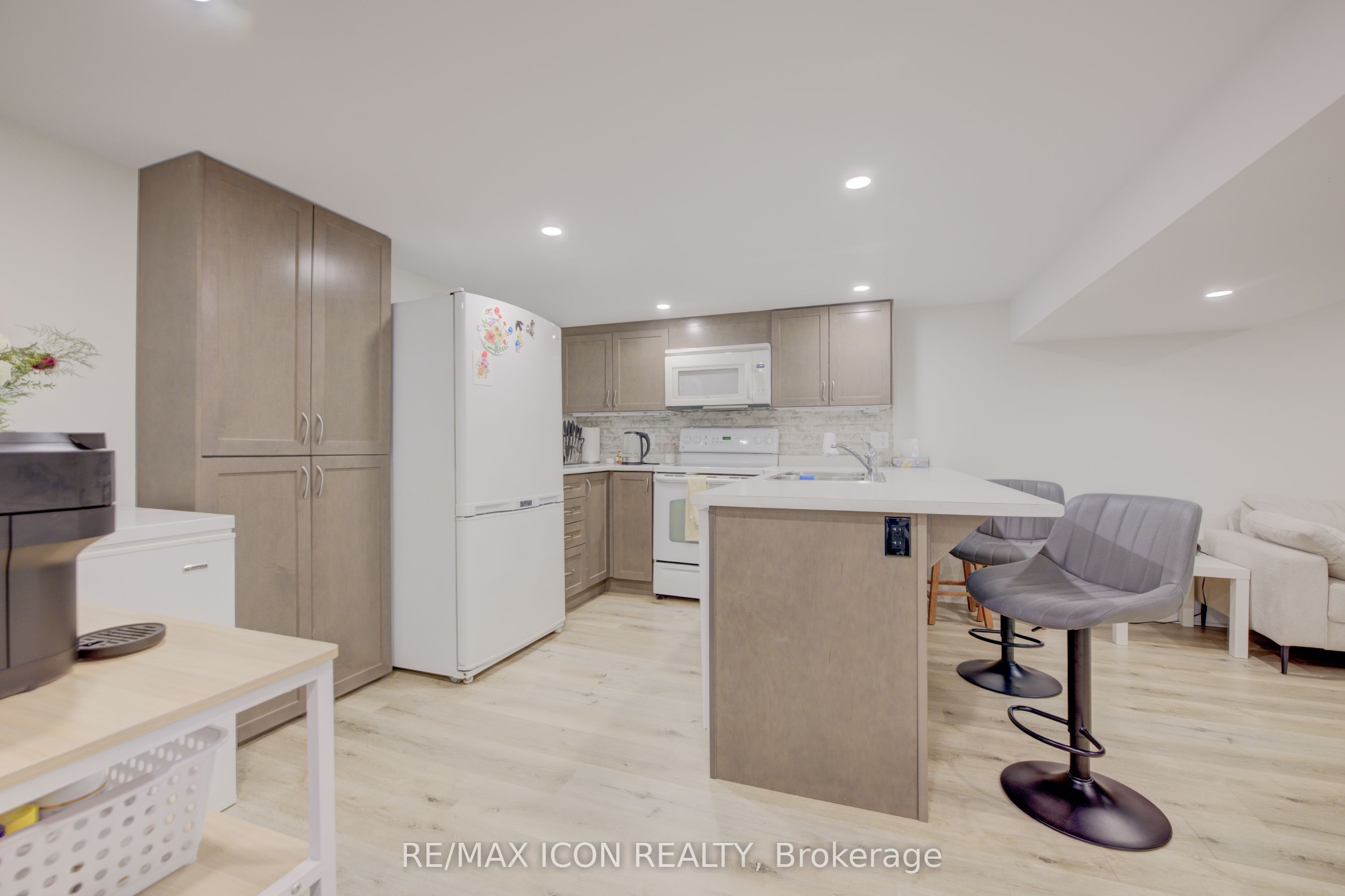 630 Waterloo Street Property Photo 25
