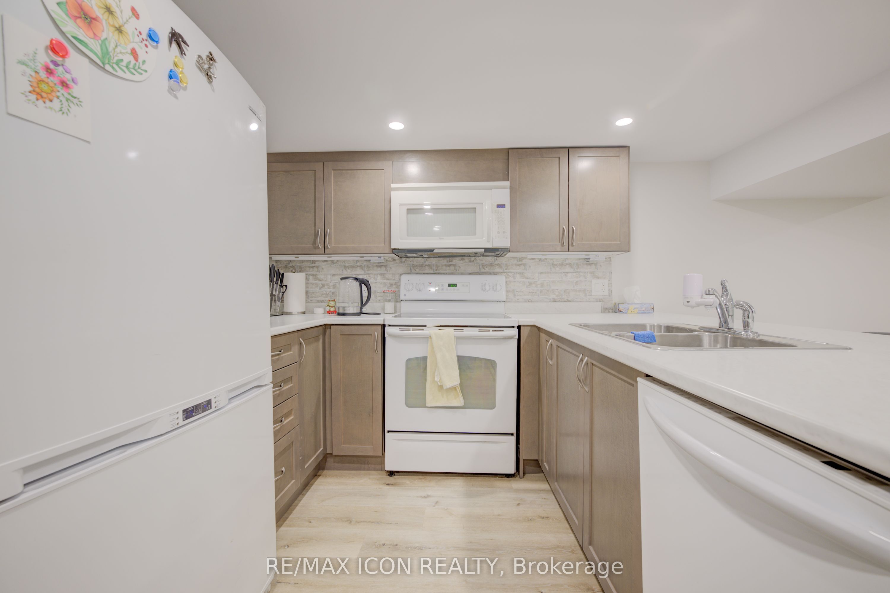 630 Waterloo Street Property Photo 27